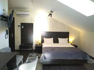 Отель Гостиница «Бизнес Апартаменты» Днепр Двухместный номер «Комфорт» с 1 кроватью-1